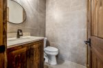 SCCR Misty Trail Lakehouse: Upper-Level Loft Bathroom